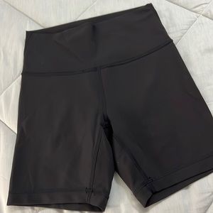LULULEMON  women Short 6”